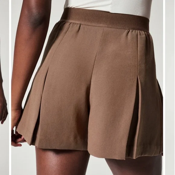 NWT Spanx Carefree Crepe Pleated Short color Crepe size M - Picture 4 of 4
